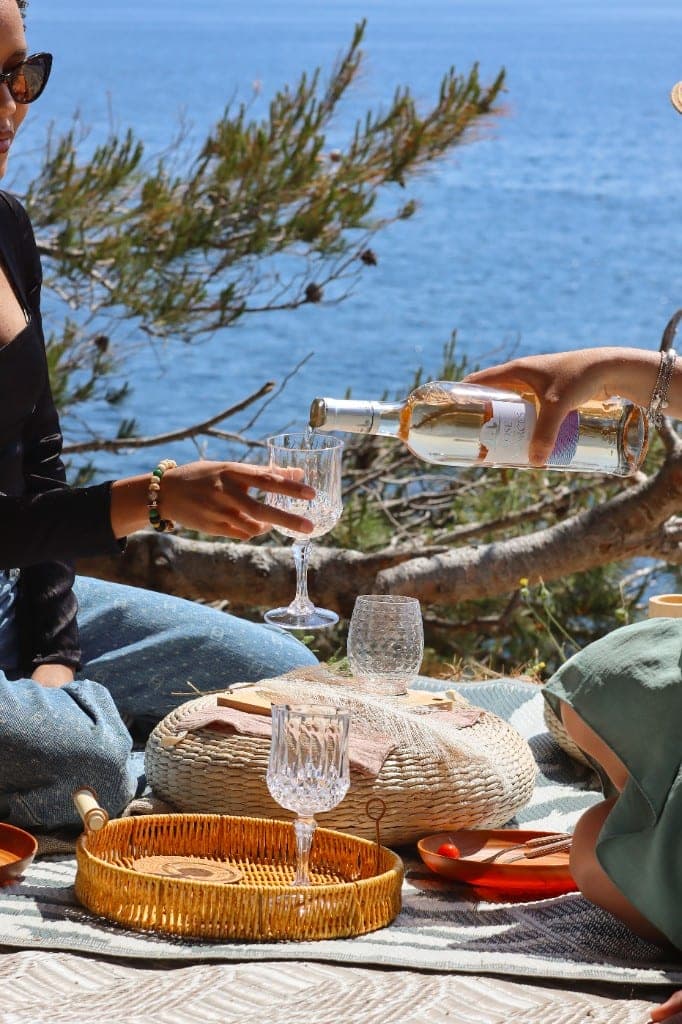 Cadeau Fête des Mères à Nice - pique-nique face à la mer sur la Côte d'Azur